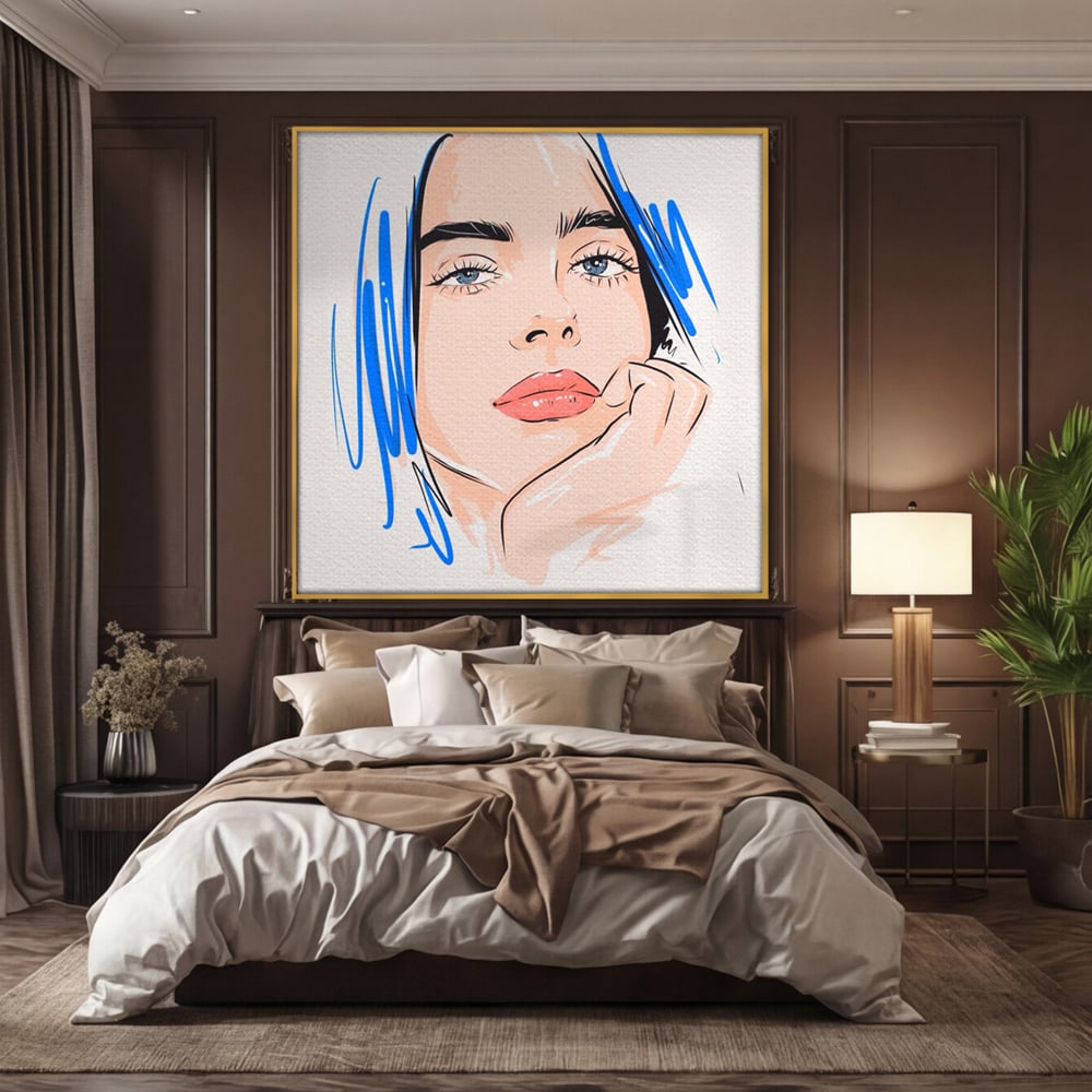 Tablou canvas cu ilustratie portret fata visatoare, in rama de aluminiu auriu, pe perete intr-un dormitor